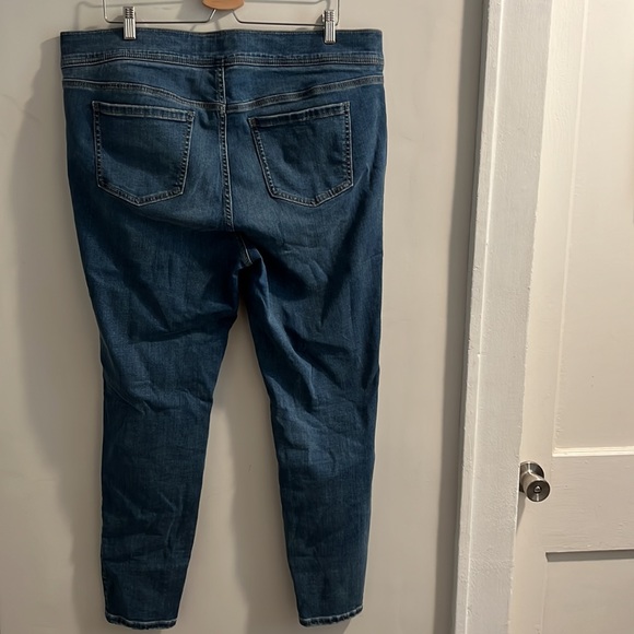 Torrid medium blue skinny jeans size 2R - Picture 5 of 10